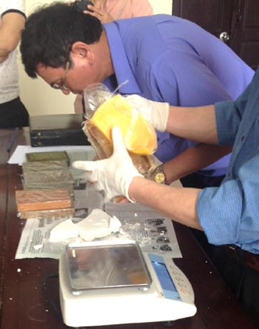 Bắt số lượng lớn ma tuý trong thùng mỳ tôm